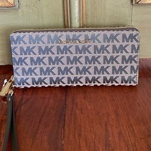 NWT Michael Kors Large Continental Jacquard wallet